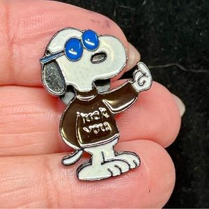 Snoopy giving the bird/flipping you off-enamel pin/brooch